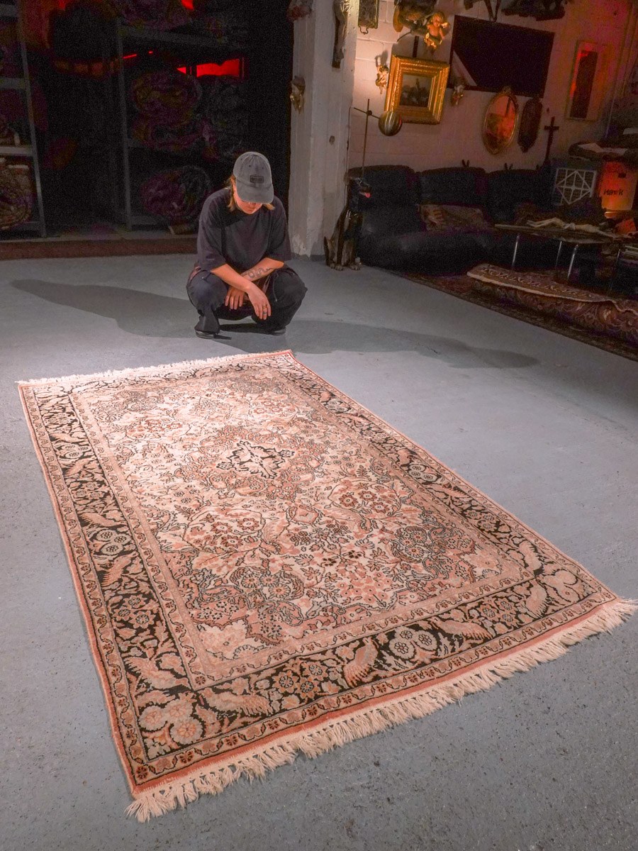 Vaalea käsinsolmittu Kashmir-silkkimatto, 200 × 118 cm