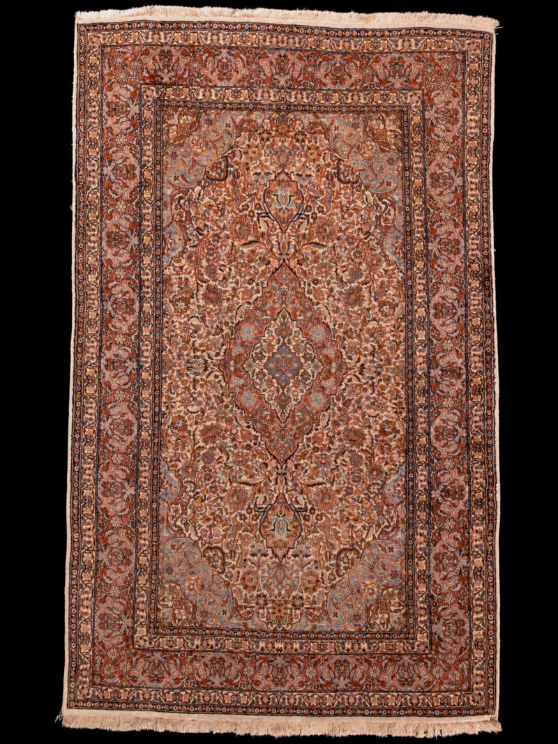 Vaalea käsinsolmittu Kashmir-silkkimatto, 200 × 121 cm