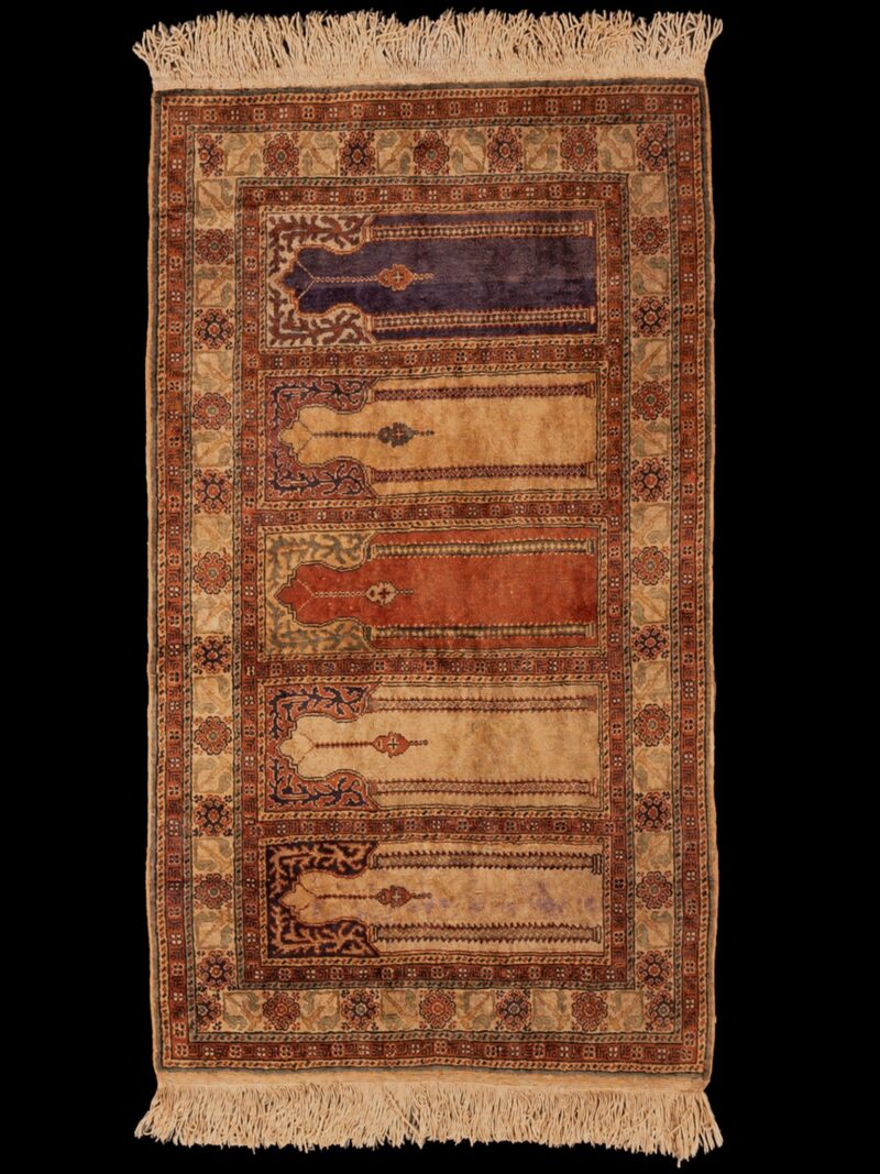 Maanläheinen käsinsolmittu Kayseri-silkkimatto, 146 × 91 cm