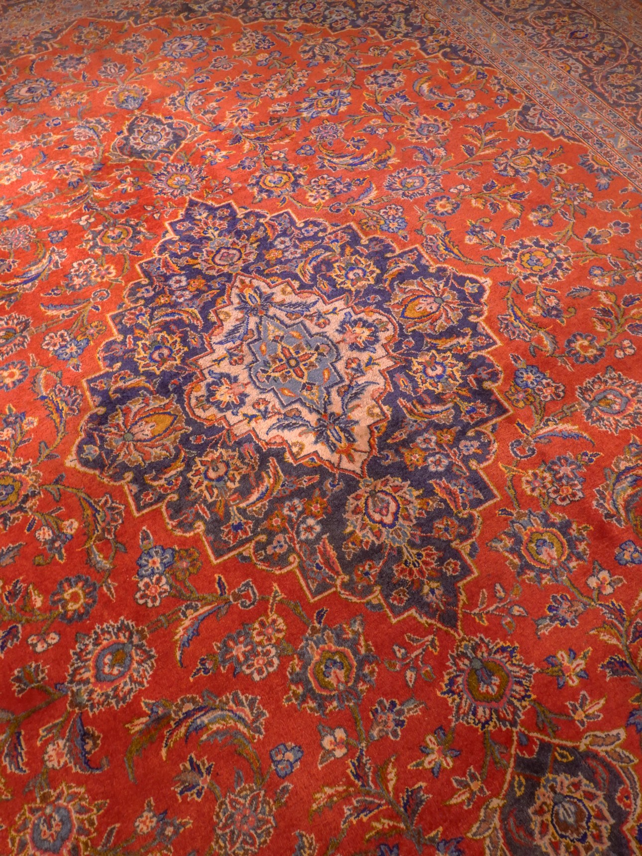 Punainen käsinsolmittu Keshan-villamatto, 354 × 264 cm