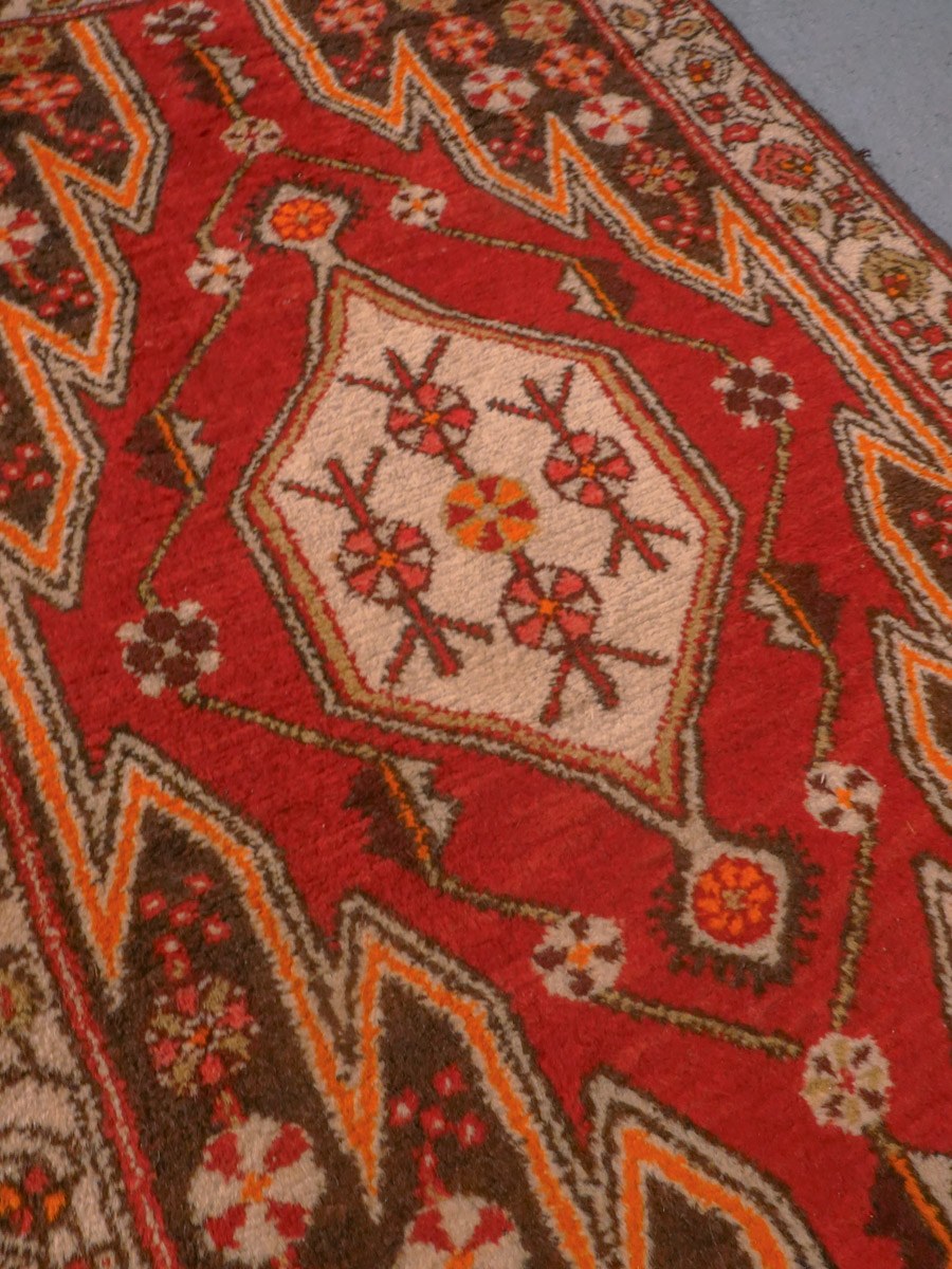 Punainen käsinsolmittu Mazleghan-villamatto, 128 × 81 cm
