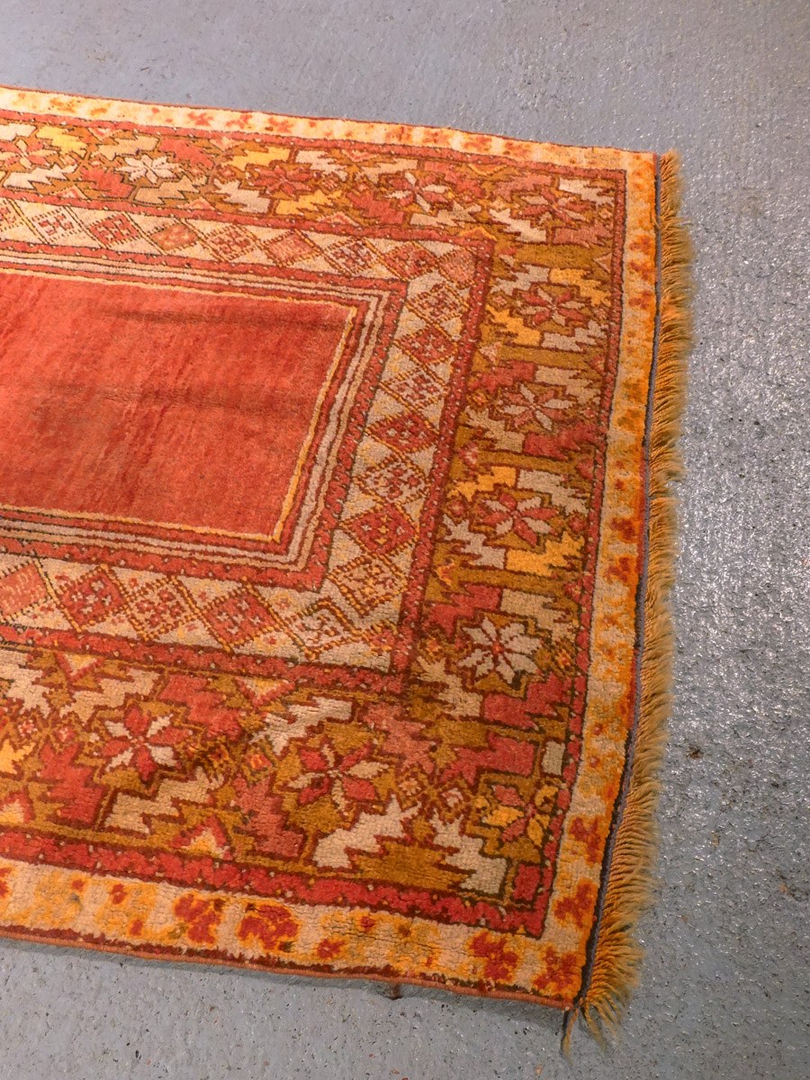 Maanläheinen käsinsolmittu Milas-villamatto, 162 × 101 cm