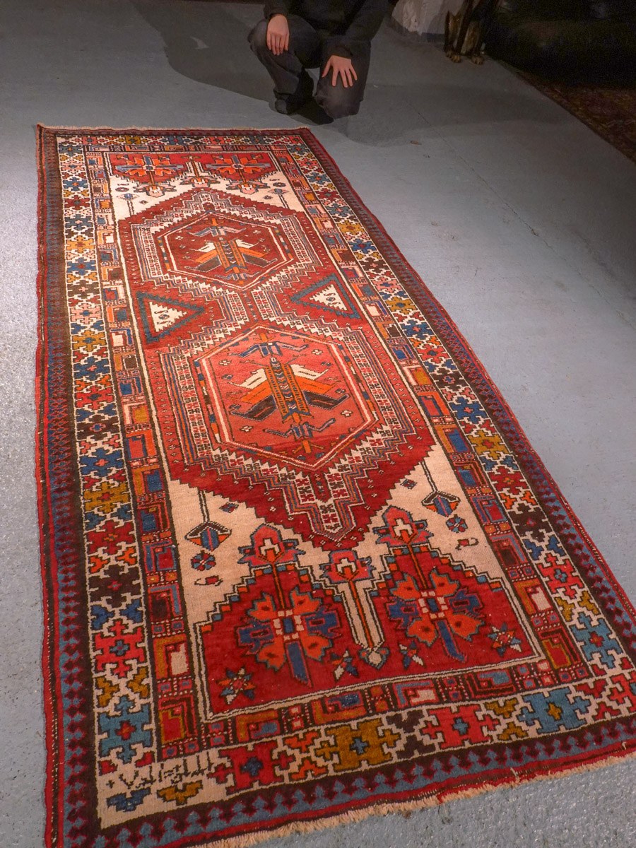 Punainen käsinsolmittu Sarab-villamatto, 258 × 116 cm