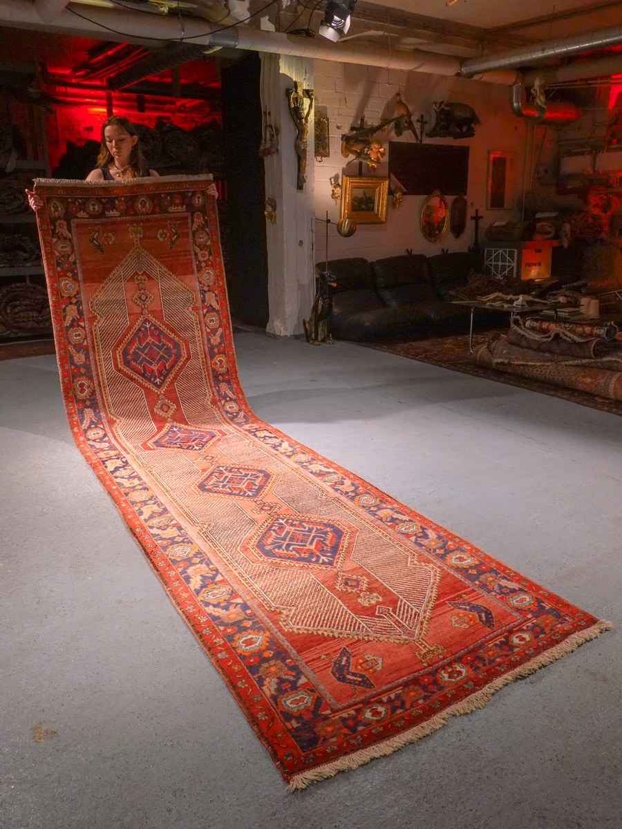 Punainen käsinsolmittu Sarab-villamatto, 386 × 104 cm