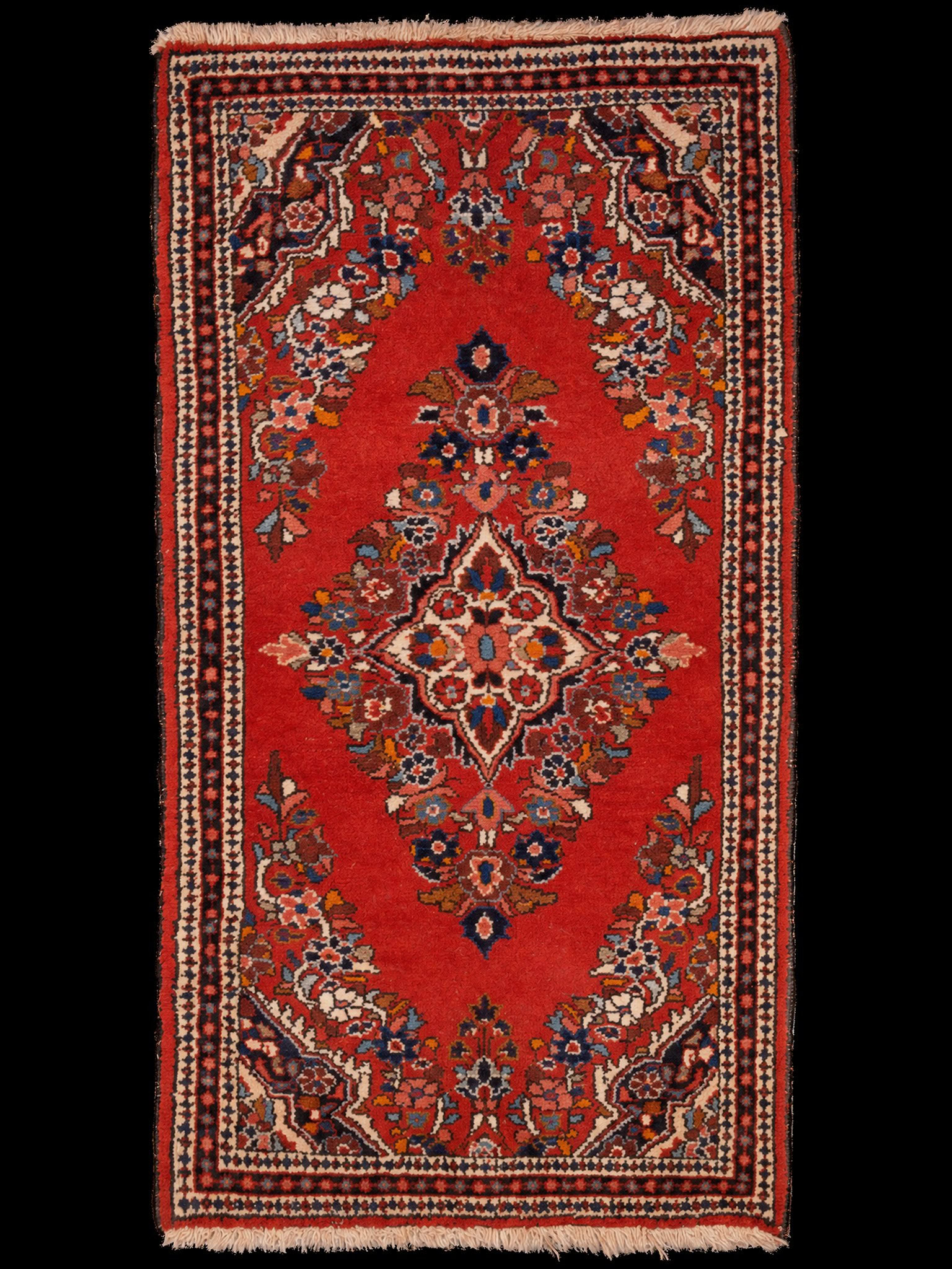 Punainen käsinsolmittu Sarouk-villamatto, 130 × 71 cm