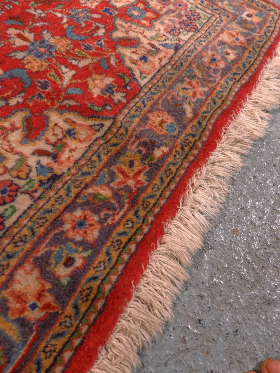 Punainen käsinsolmittu Sarouk-villamatto, 132 × 66 cm