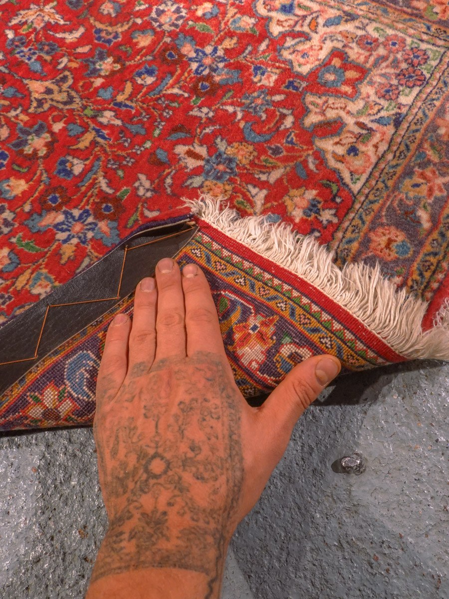 Punainen käsinsolmittu Sarouk-villamatto, 132 × 66 cm