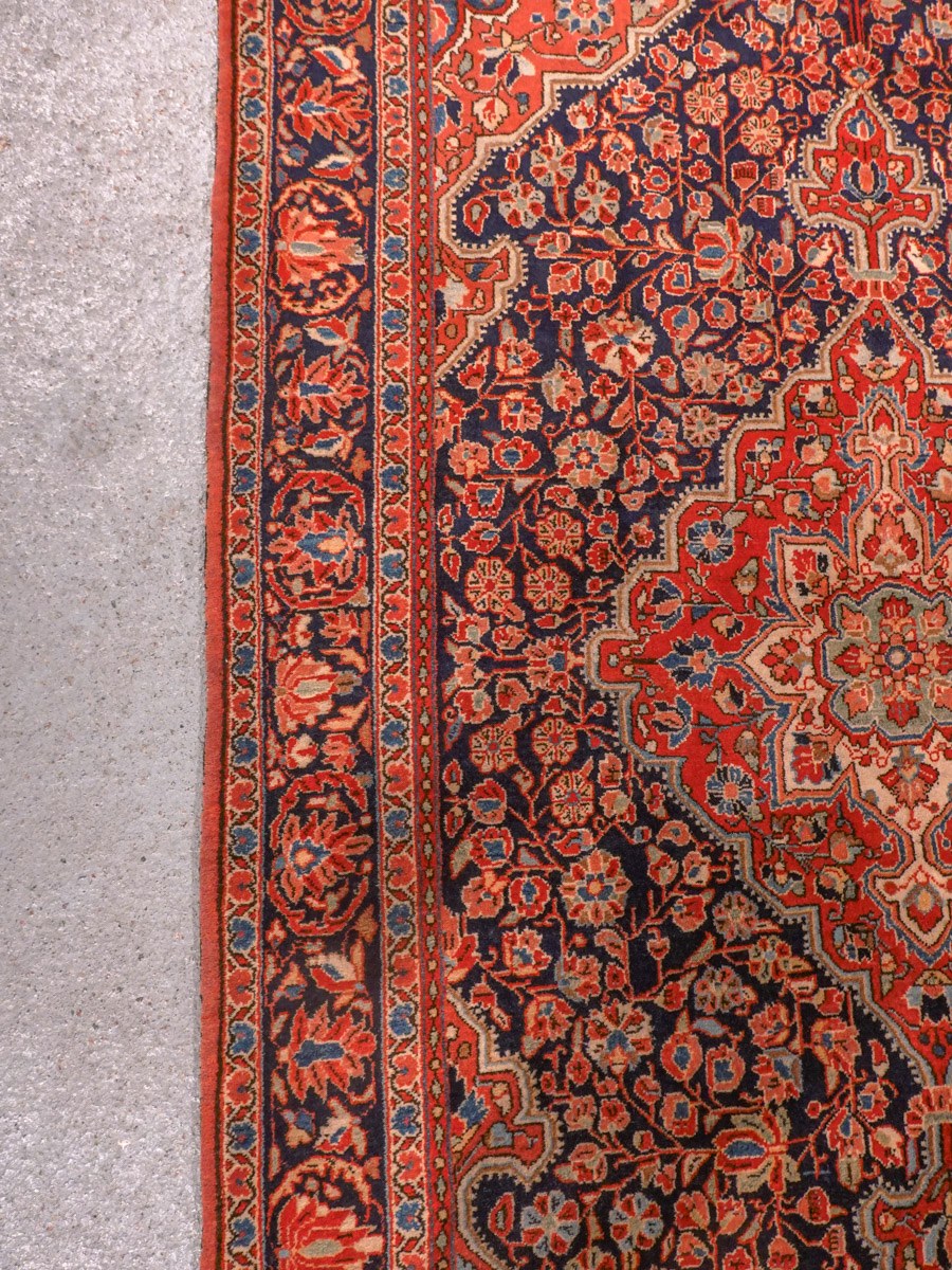 Punainen käsinsolmittu Sarouk-villamatto, 218 × 132 cm