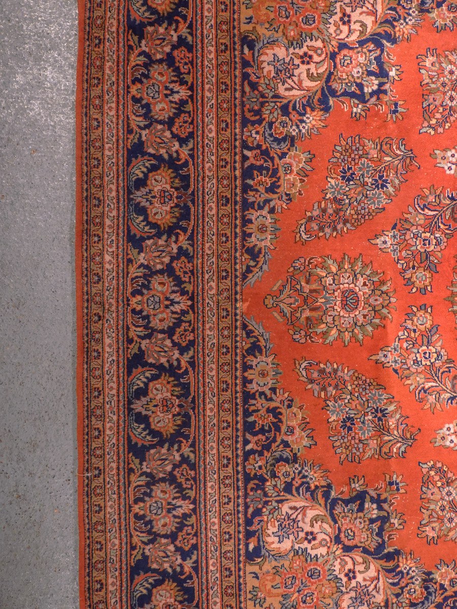 Punainen käsinsolmittu Sarouk-villamatto, 259 × 244 cm
