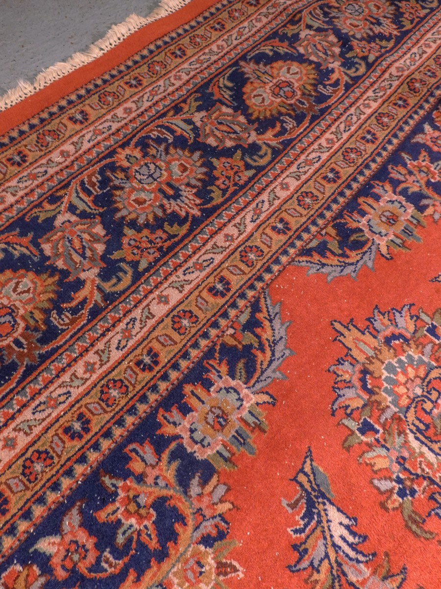 Punainen käsinsolmittu Sarouk-villamatto, 259 × 244 cm