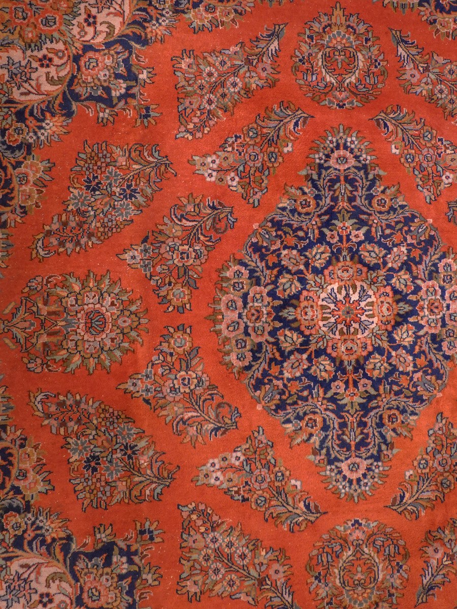 Punainen käsinsolmittu Sarouk-villamatto, 259 × 244 cm