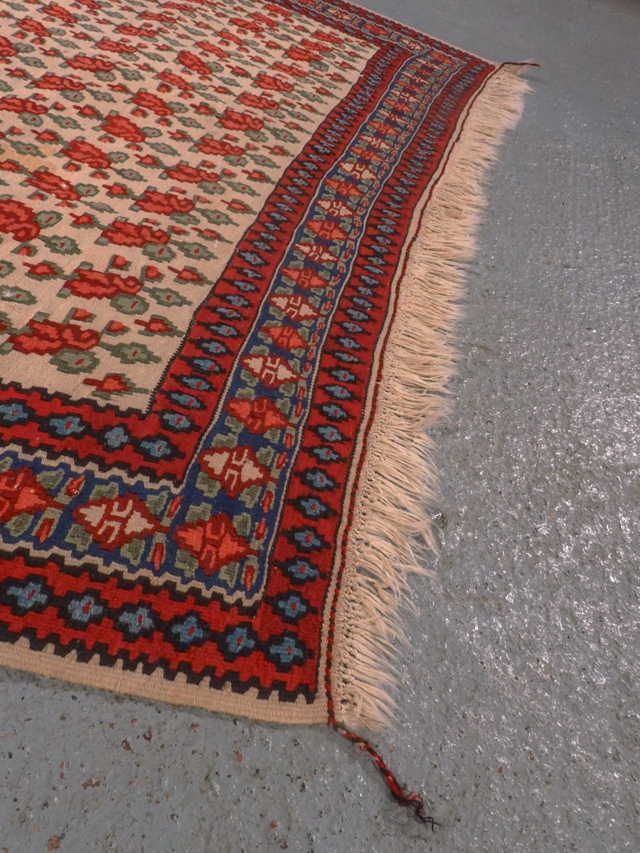 Vaalea käsinsolmittu Senneh-villamatto, 172 × 112 cm