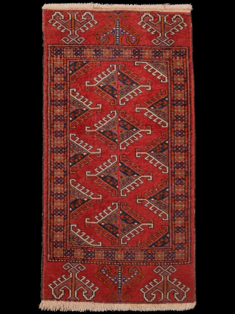 Punainen käsinsolmittu Turkmeeni-villamatto, 103 × 57 cm